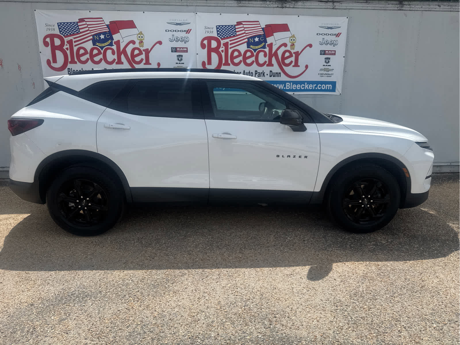 Used 2024 Chevrolet Blazer LT w/ Convenience Package FWD image 2