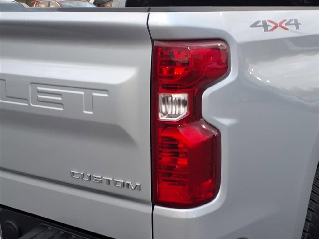 Used 2022 Chevrolet Silverado 1500 Custom image 9