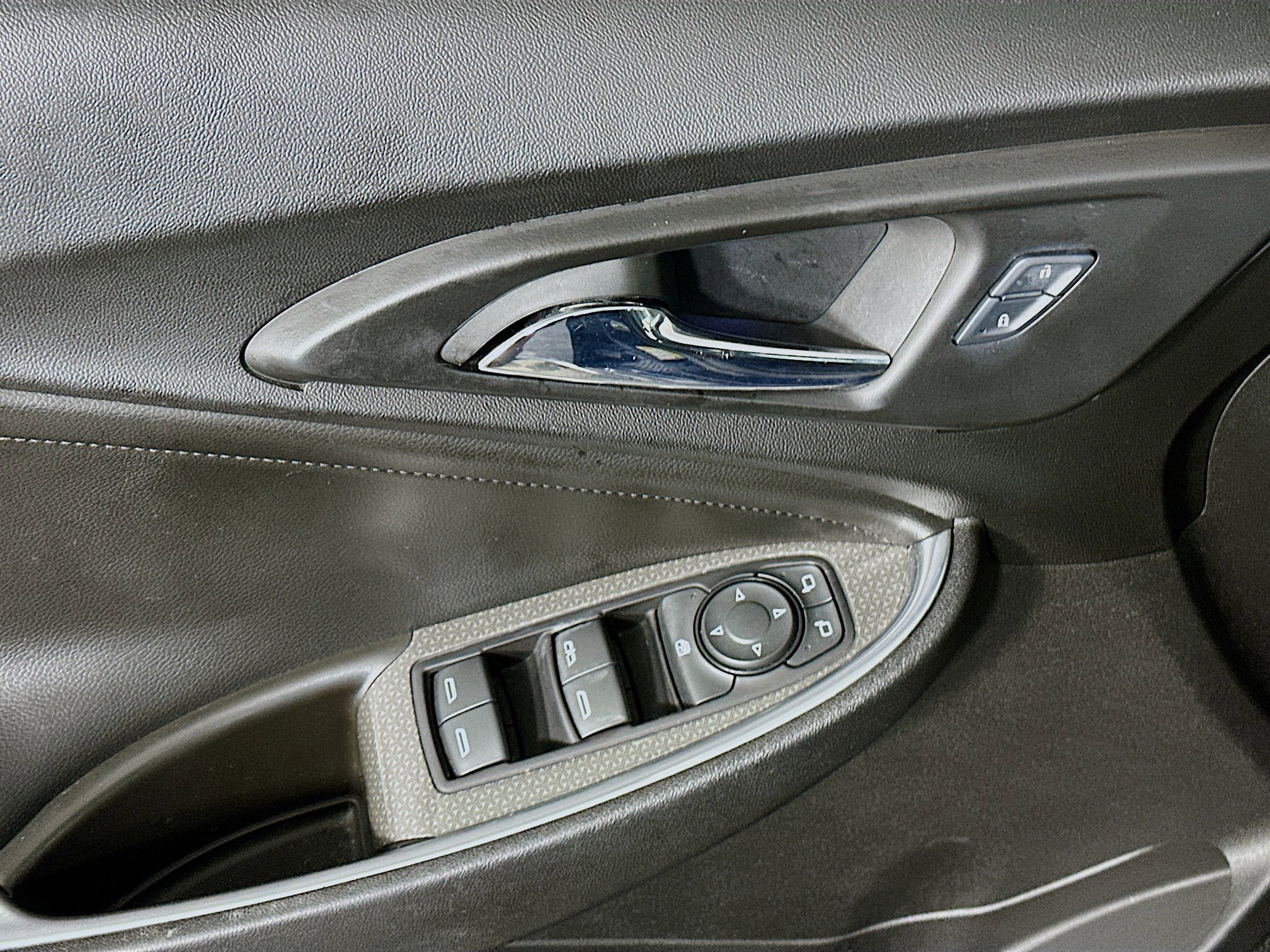 Used 2016 Chevrolet Malibu LT w/ Leather Package FWD image 15