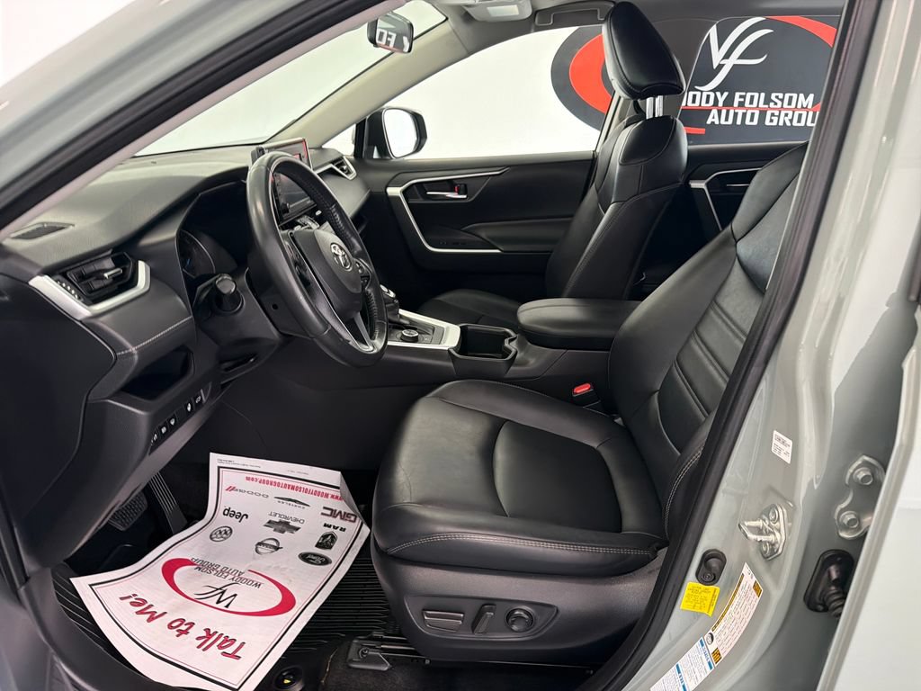 Used 2022 Toyota RAV4 XLE Premium AWD/4WD image 9