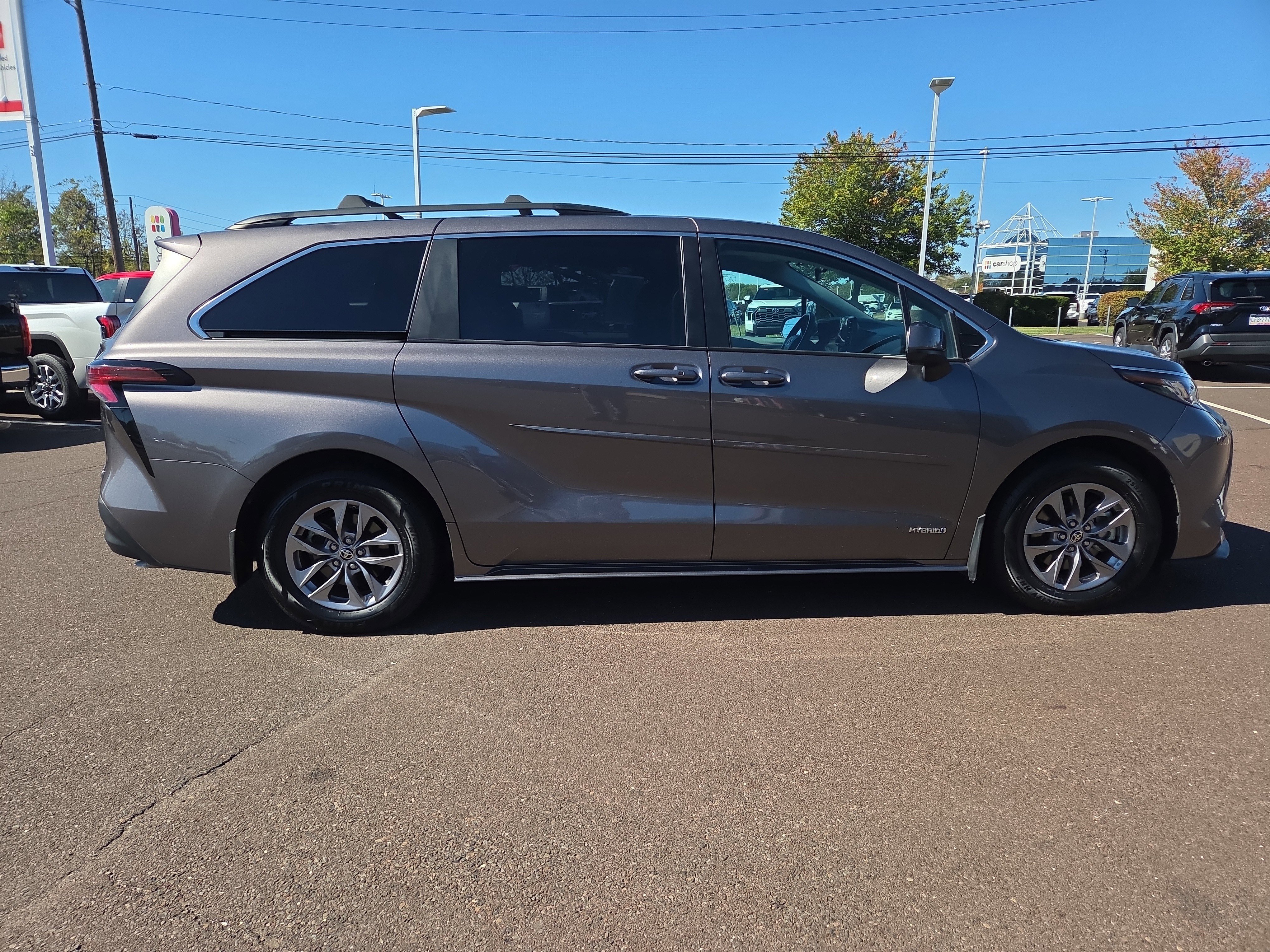 Certified 2021 Toyota Sienna LE image 2