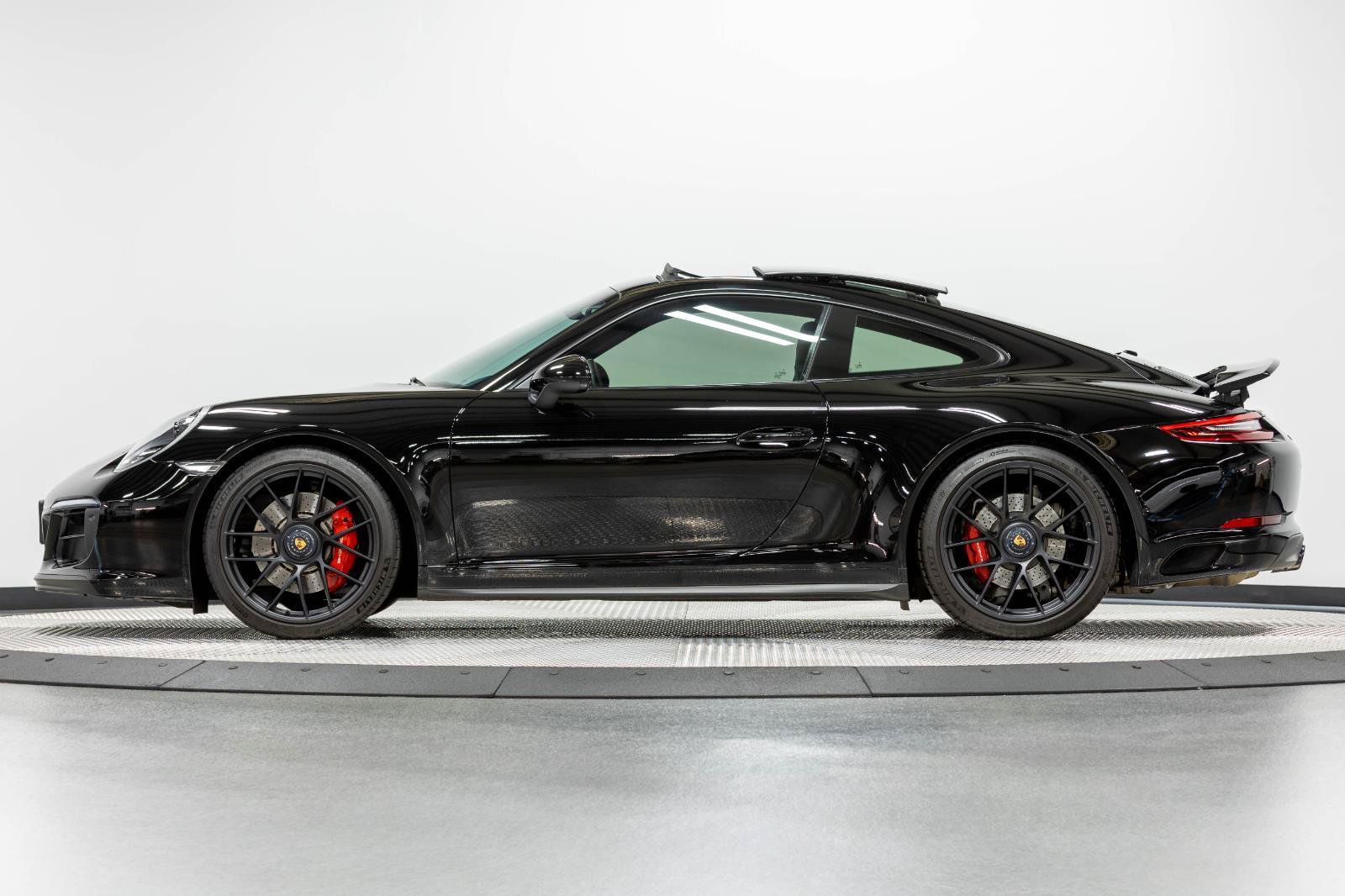 Used 2019 Porsche 911 Carrera GTS RWD image 9