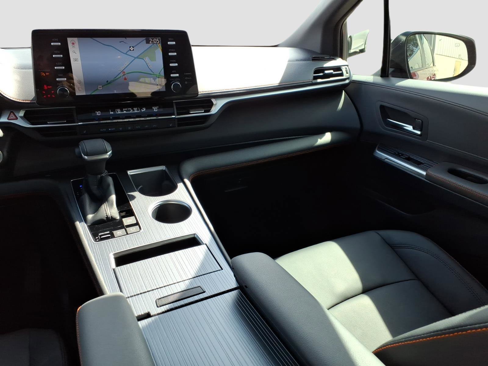 Used 2022 Toyota Sienna XSE image 9