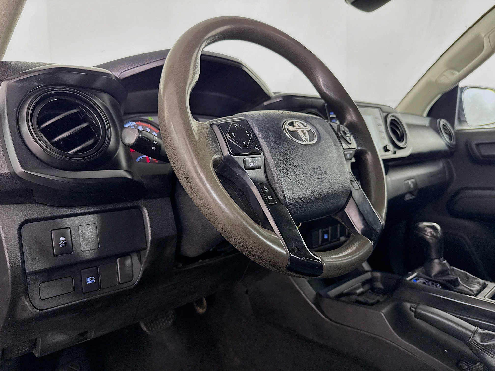 Used 2020 Toyota Tacoma SR image 21