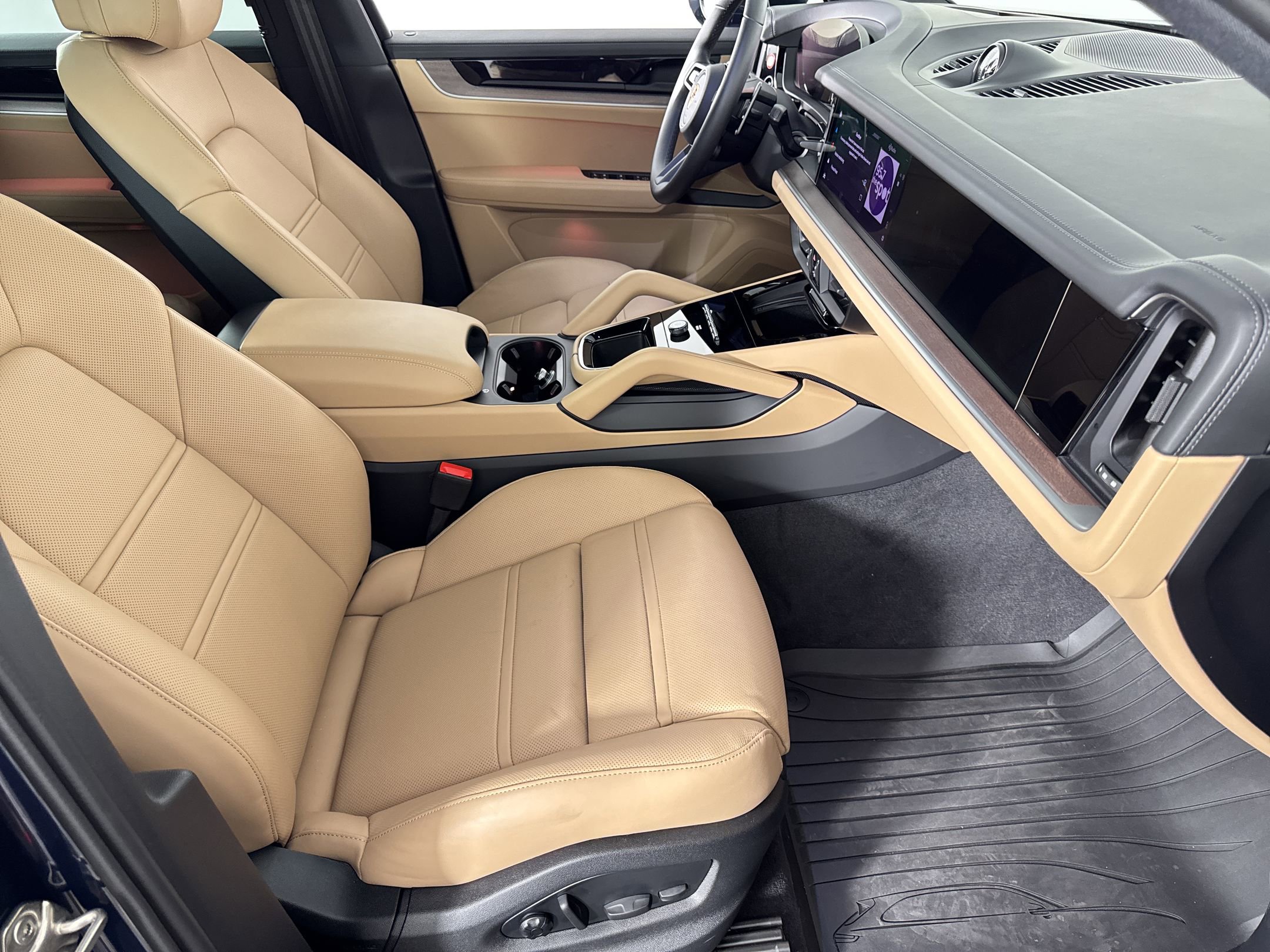 Certified 2025 Porsche Cayenne S image 30