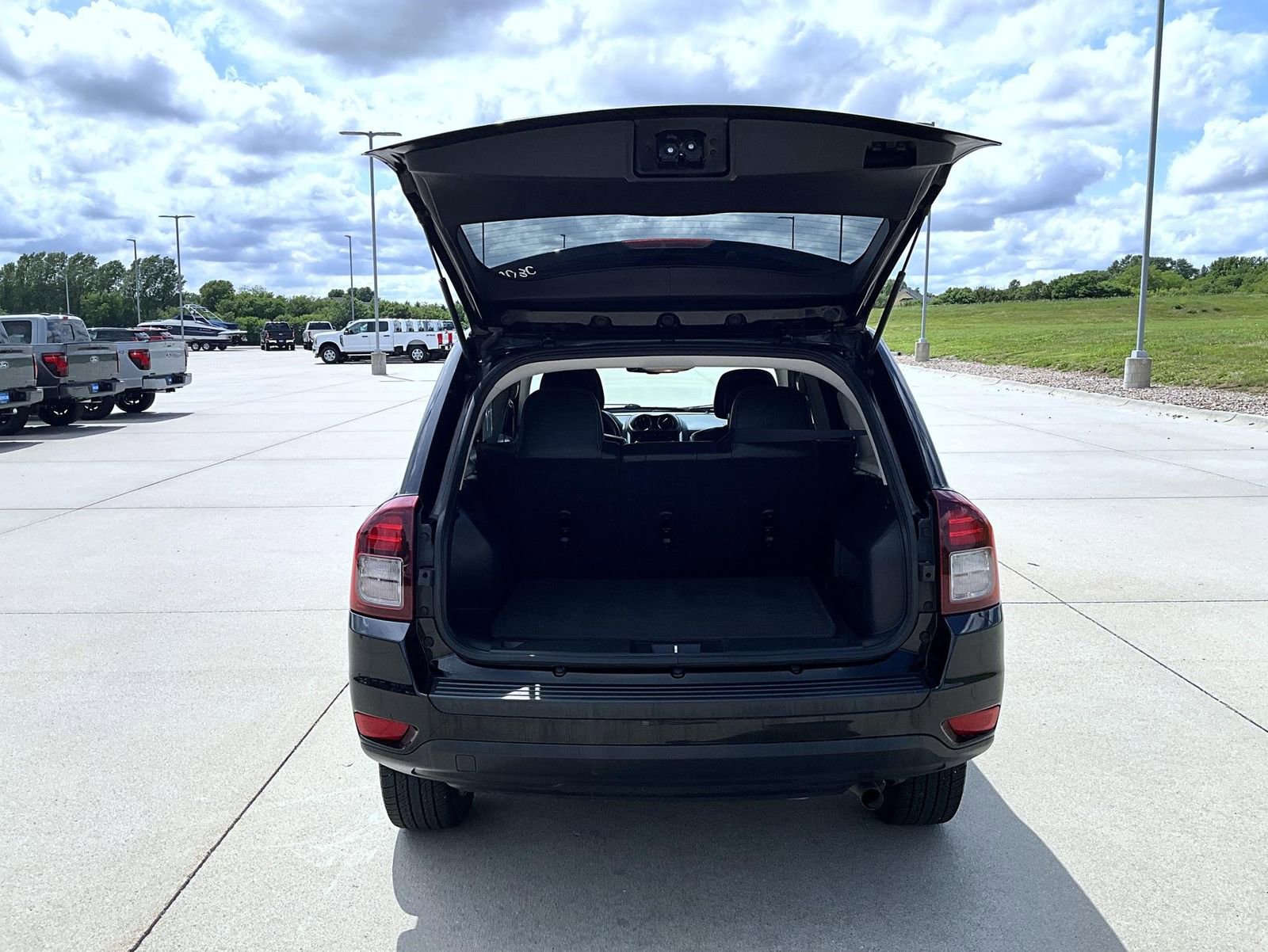 Used 2016 Jeep Compass Latitude FWD image 22