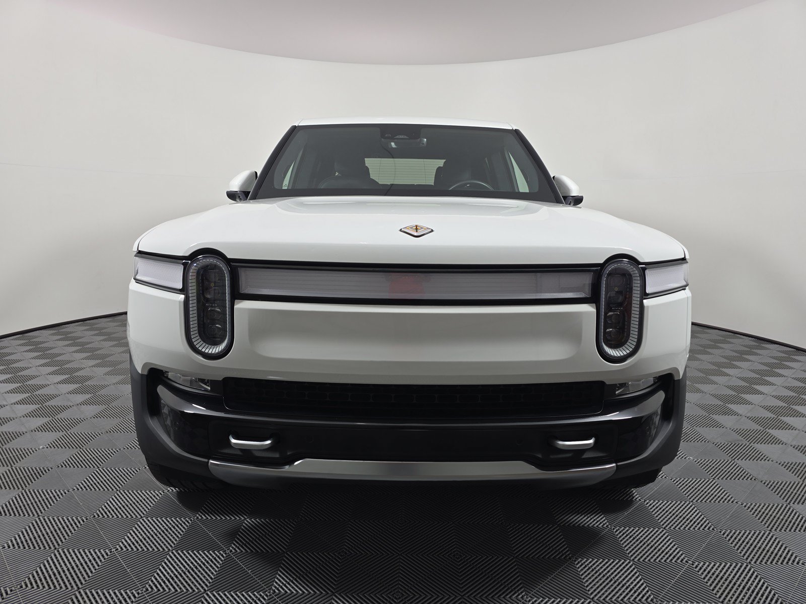 Used 2024 Rivian R1T Adventure AWD/4WD image 8