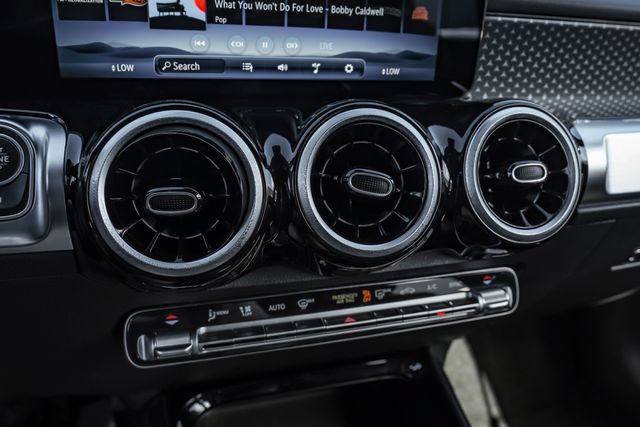 Used 2025 Mercedes-Benz GLB 250 image 31