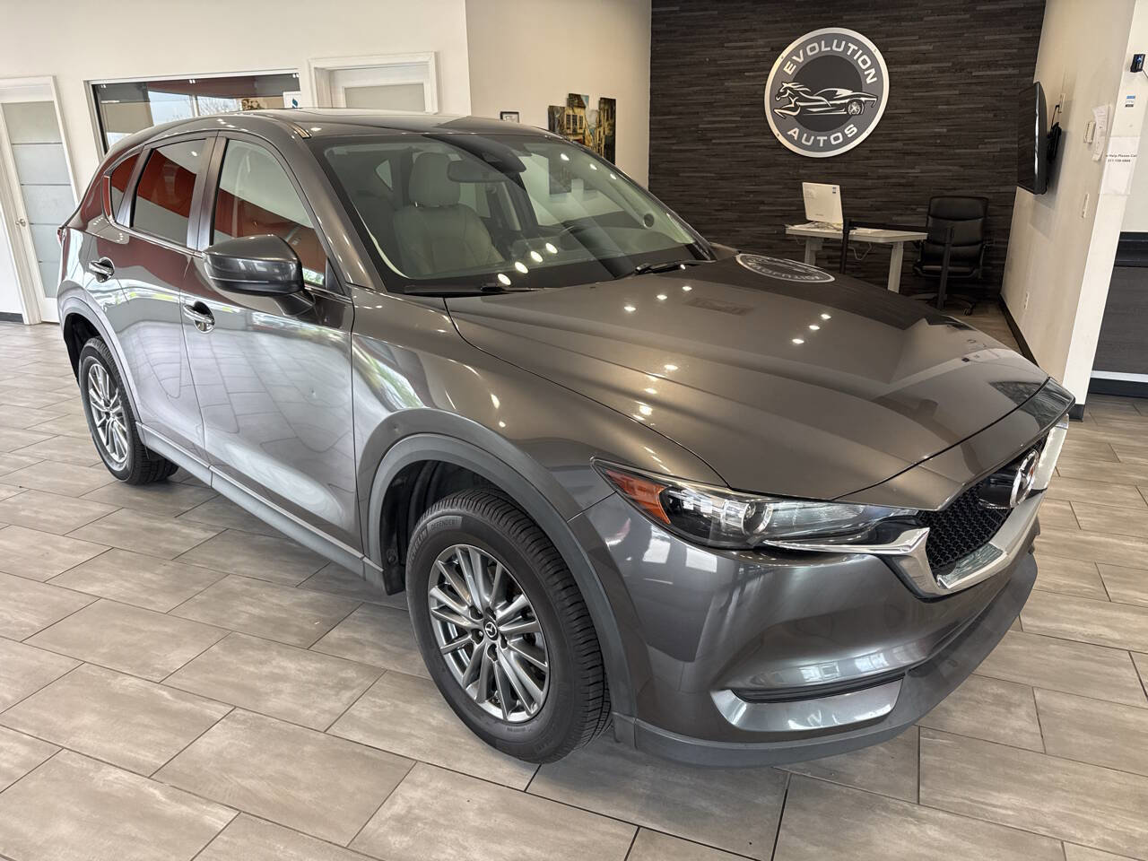 Used 2017 MAZDA CX-5 Touring w/ Preferred Equipment Package FWD image 9
