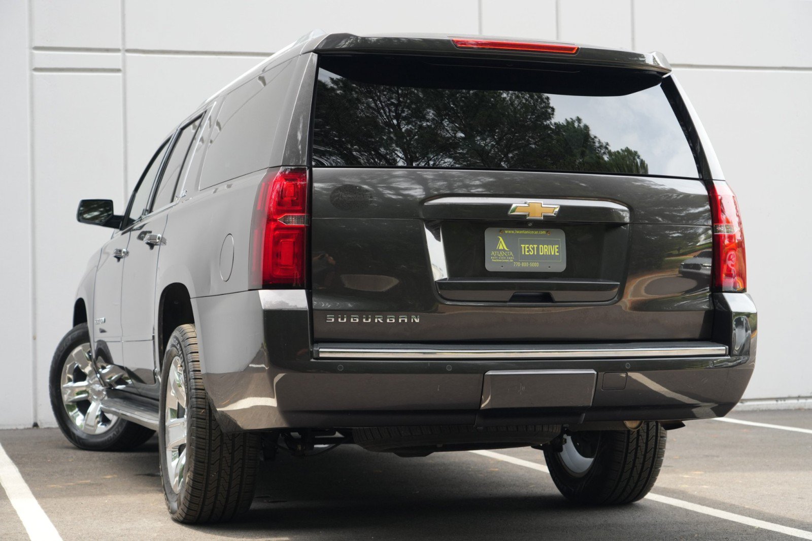 Used 2015 Chevrolet Suburban LTZ RWD image 5