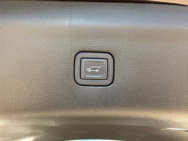 Used 2023 Buick Enclave Avenir w/ Avenir Technology Package AWD/4WD image 41