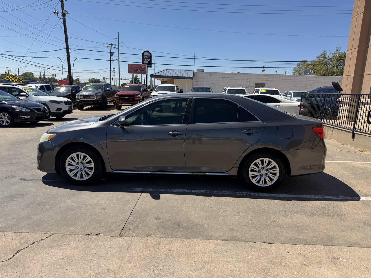 Used 2014 Toyota Camry LE FWD image 8