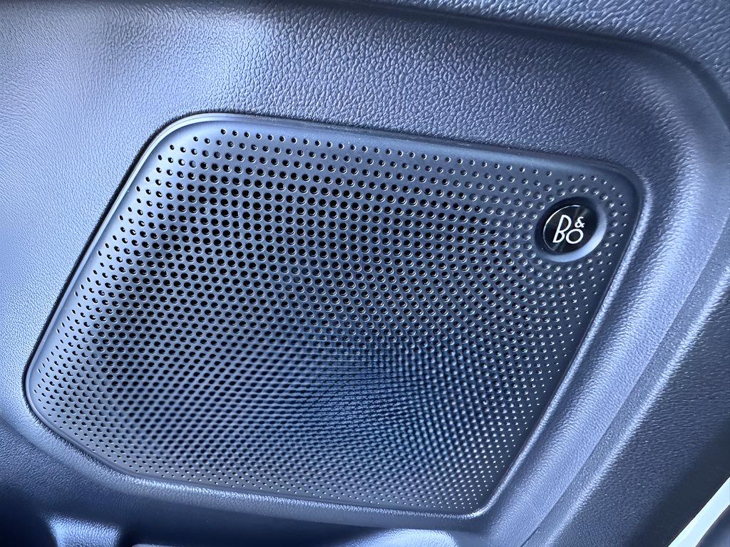 Used 2025 Ford Escape Platinum w/ Premium Technology Package FWD image 34