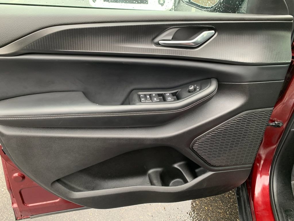 Used 2024 Jeep Grand Cherokee Altitude image 11