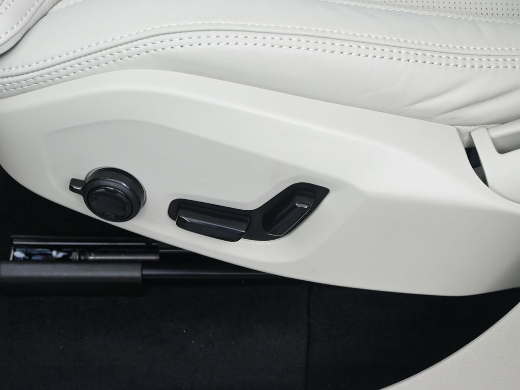 New 2026 Volvo XC90 B6 Ultra w/ Protection Package image 12
