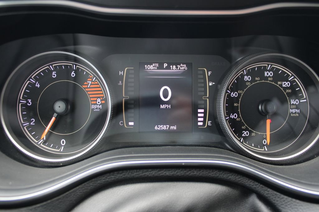 Used 2019 Jeep Cherokee Latitude Plus w/ Comfort/Convenience Group AWD/4WD image 44