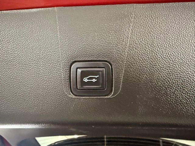 Used 2023 Chevrolet Traverse RS AWD/4WD image 10