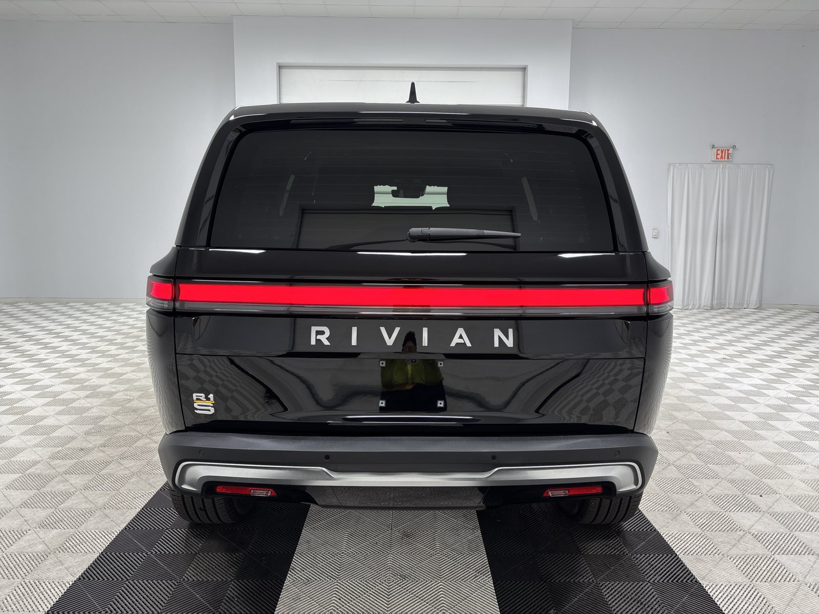 Used 2023 Rivian R1S Adventure Quad AWD/4WD image 4