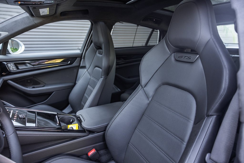 Certified 2025 Porsche Panamera GTS image 5