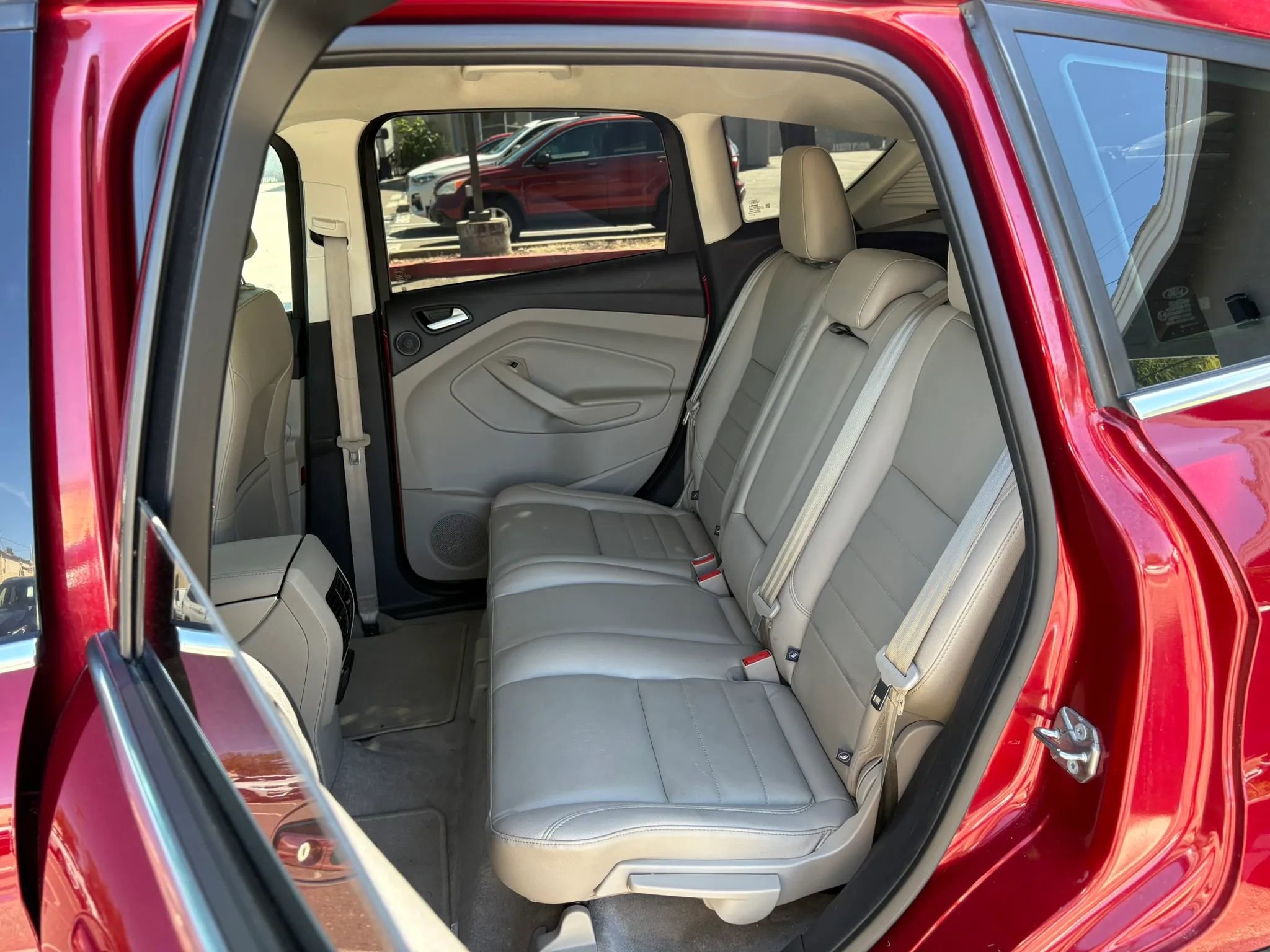 Used 2016 Ford C-MAX Energi SEL w/ Equipment Group 302A FWD image 12