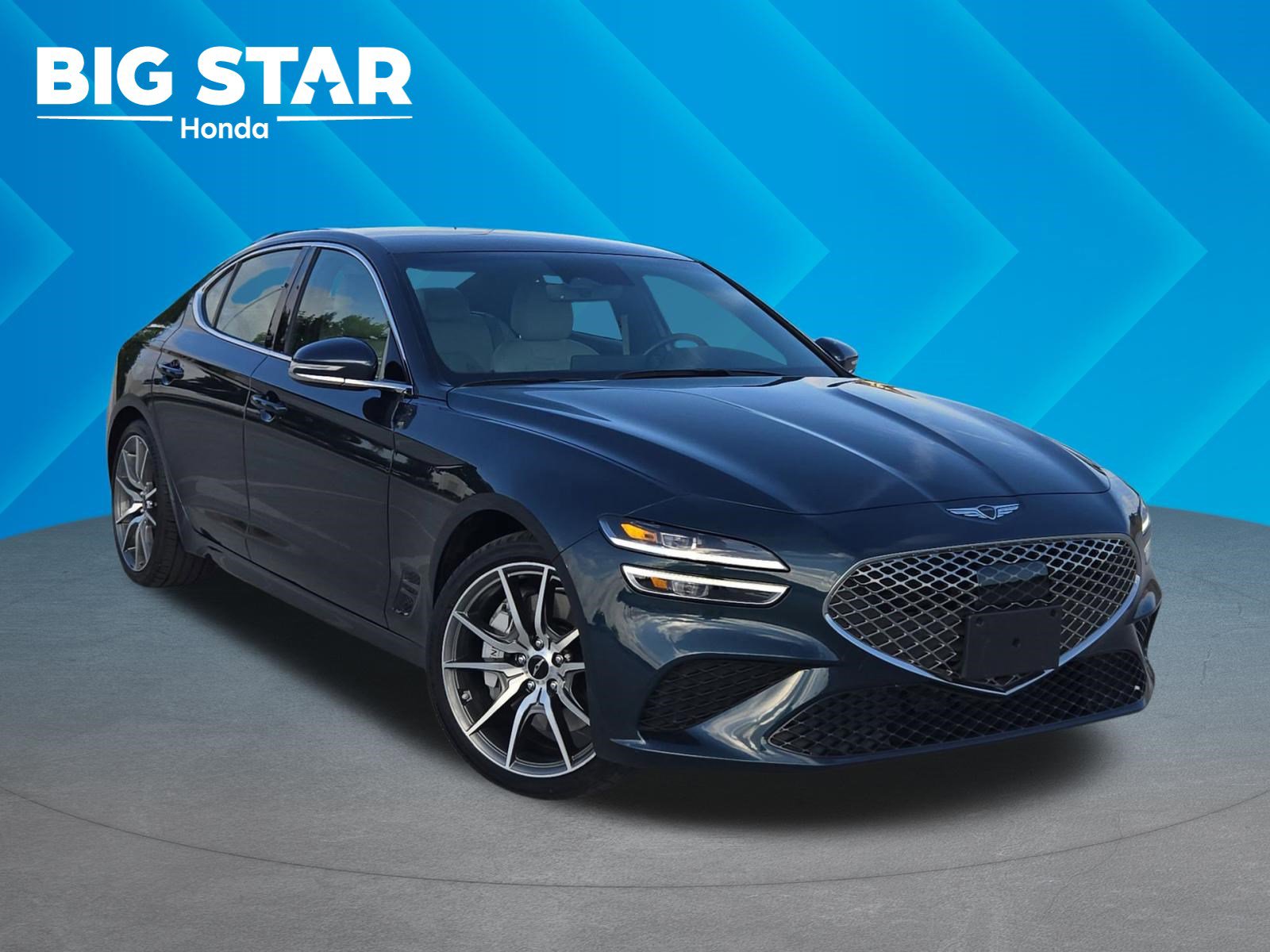 Used 2025 Genesis G70 2.5T image 1