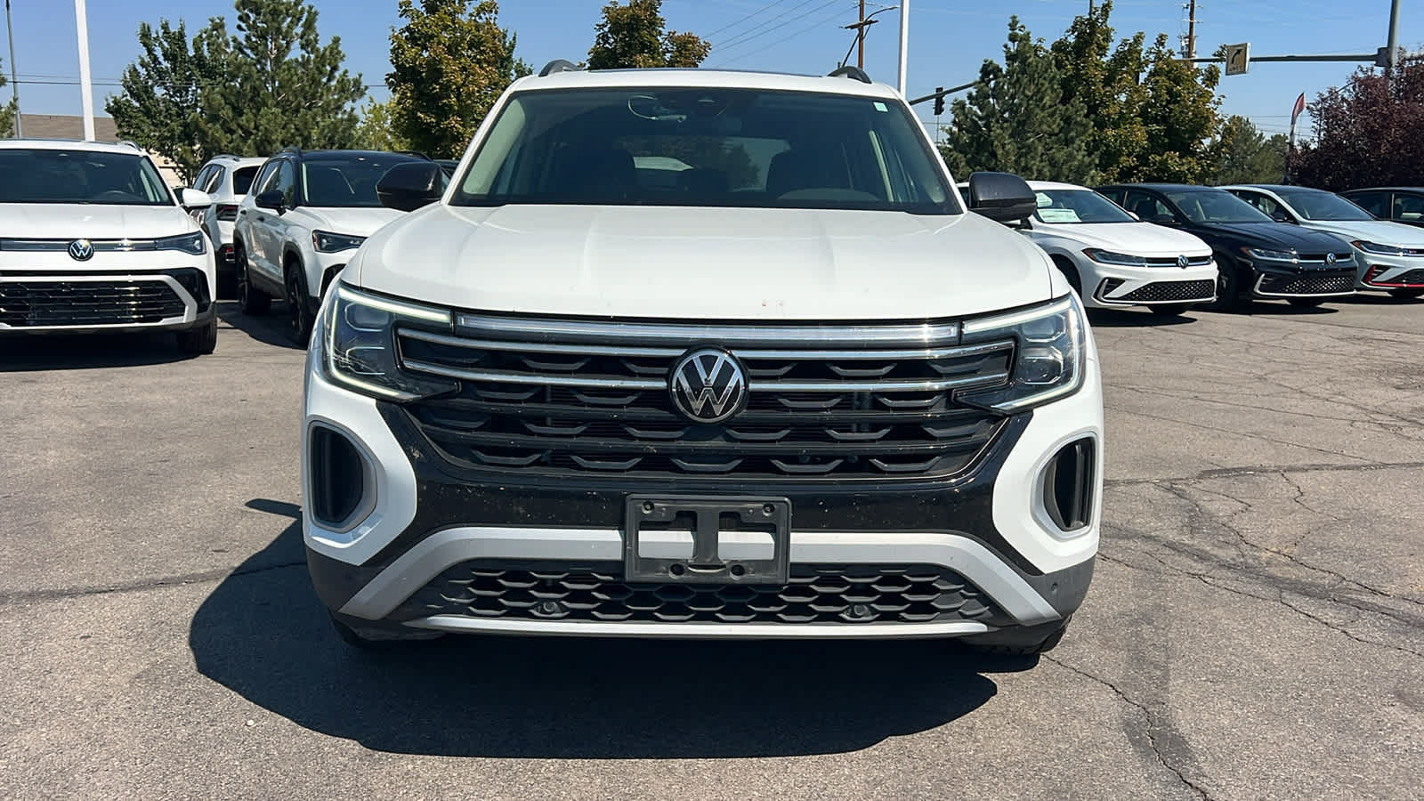 Certified 2025 Volkswagen Atlas Peak Edition SE AWD/4WD image 2
