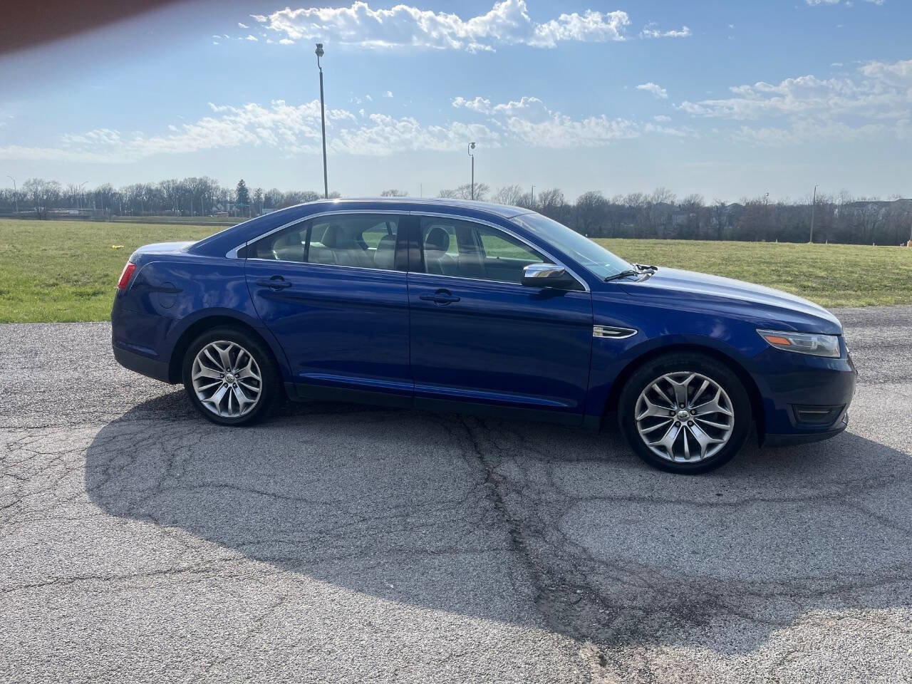 Used 2013 Ford Taurus Limited image 4