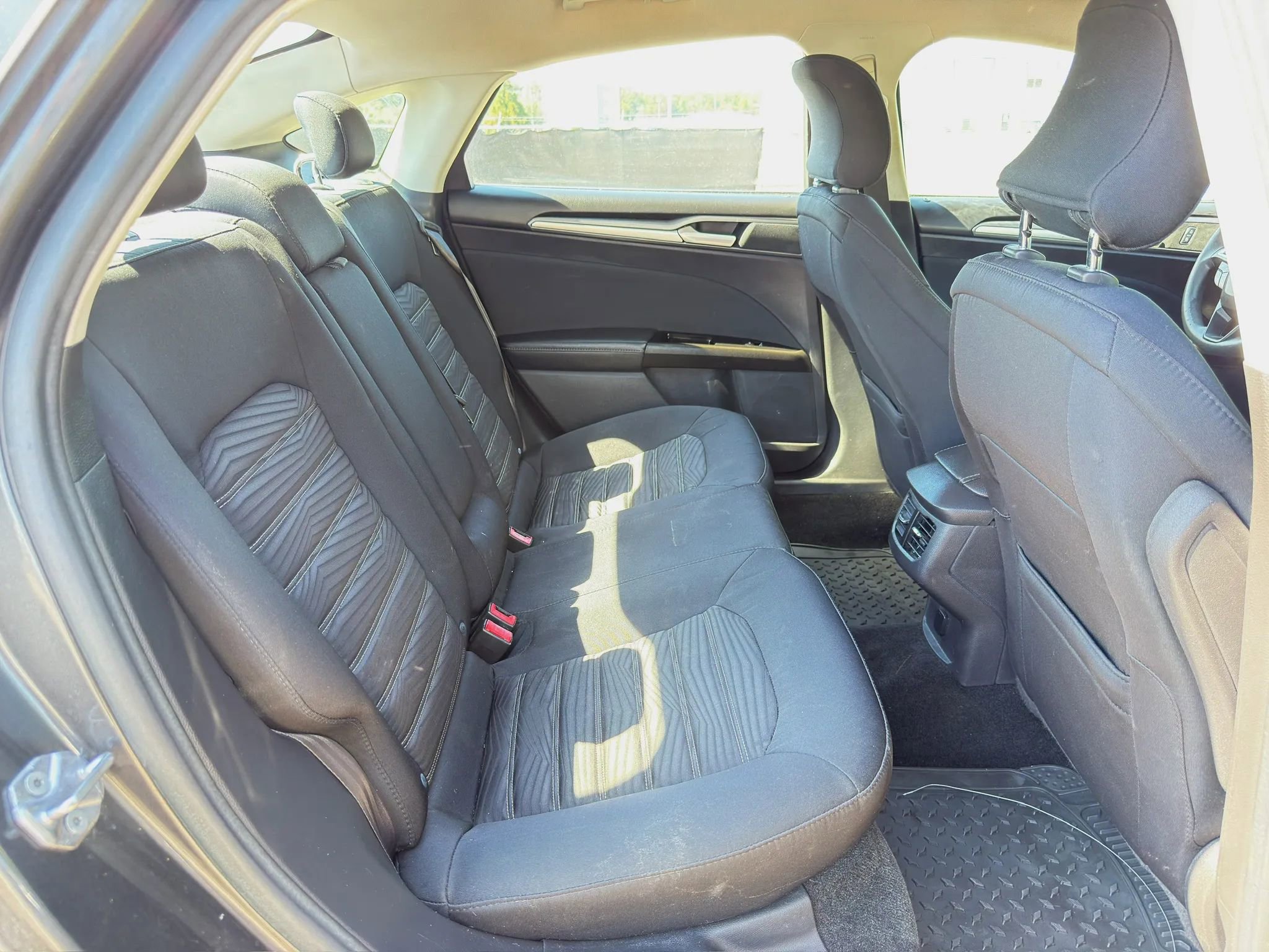 Used 2016 Ford Fusion SE FWD image 20