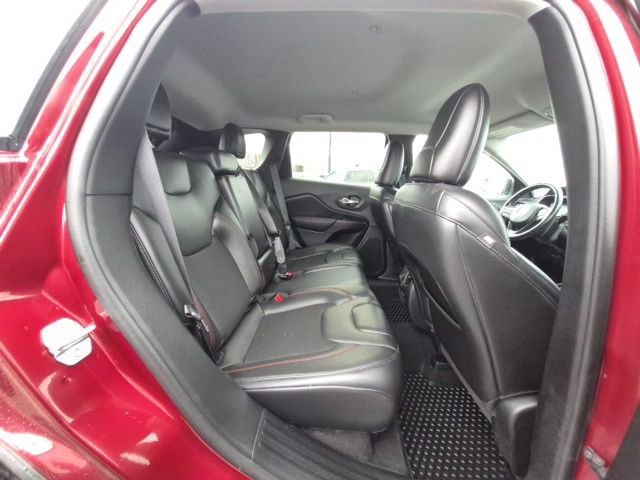 Used 2020 Jeep Cherokee Trailhawk w/ Cold Weather Group AWD/4WD image 14