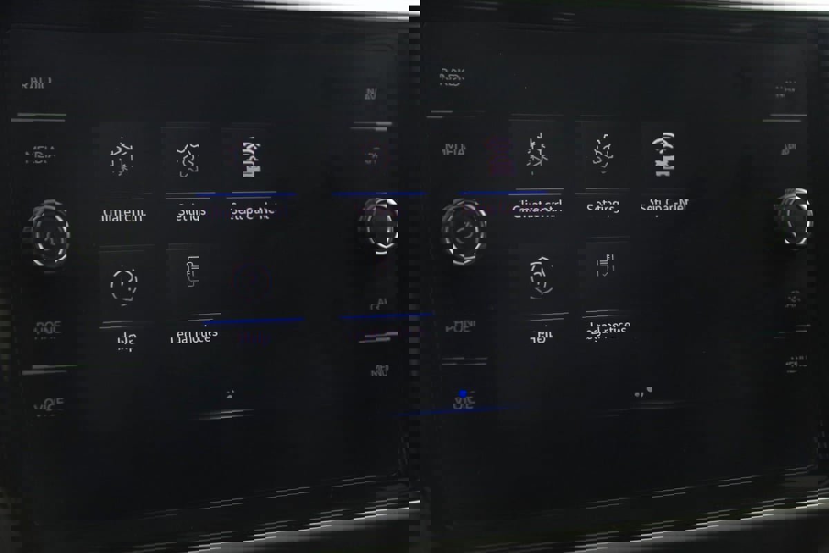 Used 2021 Volkswagen Atlas SEL Premium image 34