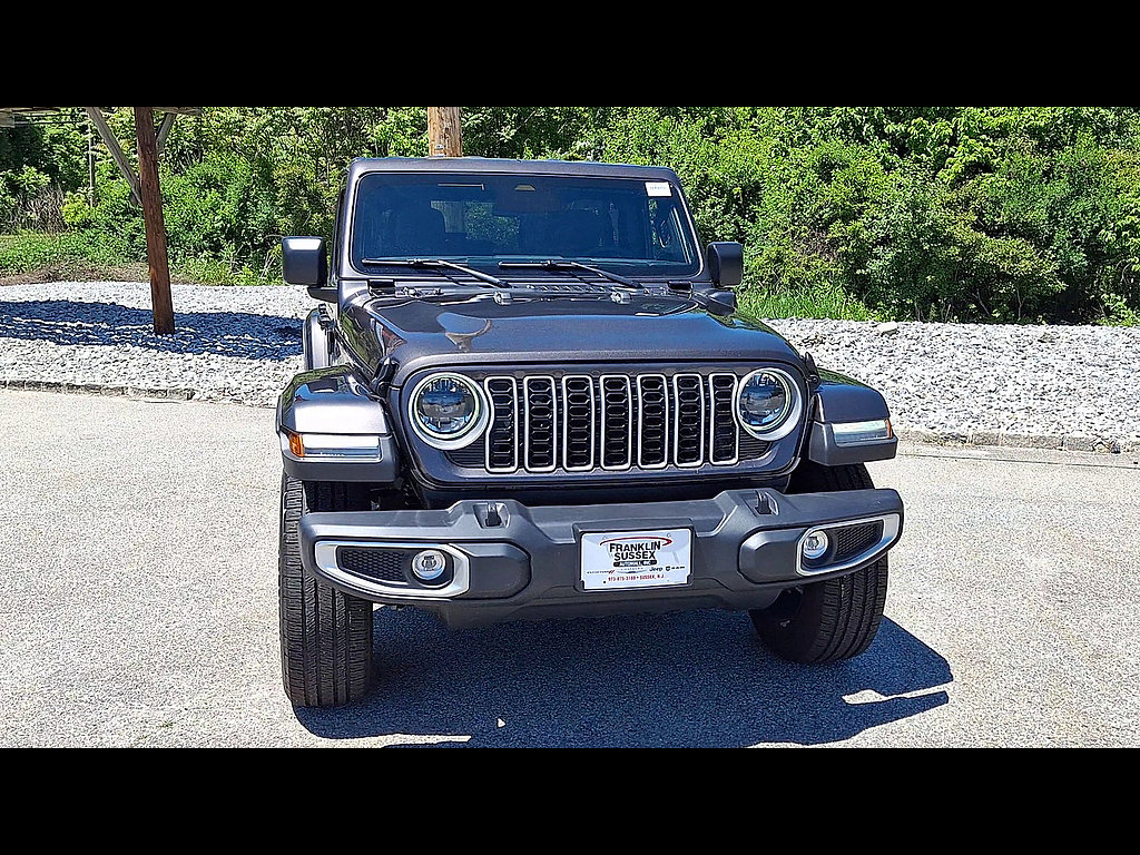 Used 2025 Jeep Wrangler Unlimited Sahara w/ Safety Group AWD/4WD image 3