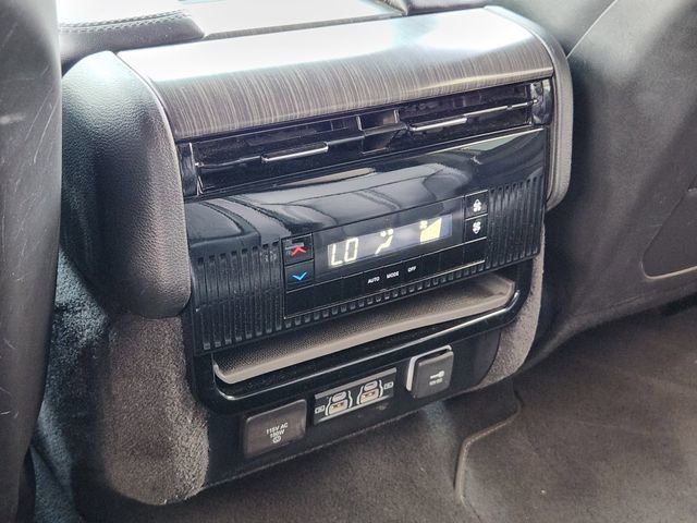 Certified 2024 Jeep Wagoneer L Series II RWD image 30