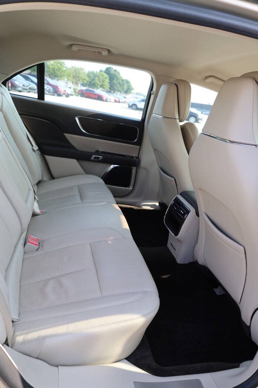 Used 2017 Lincoln Continental Select FWD image 16