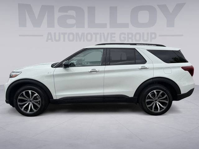Used 2023 Ford Explorer ST-Line w/ Class IV Trailer Tow Package AWD/4WD image 2