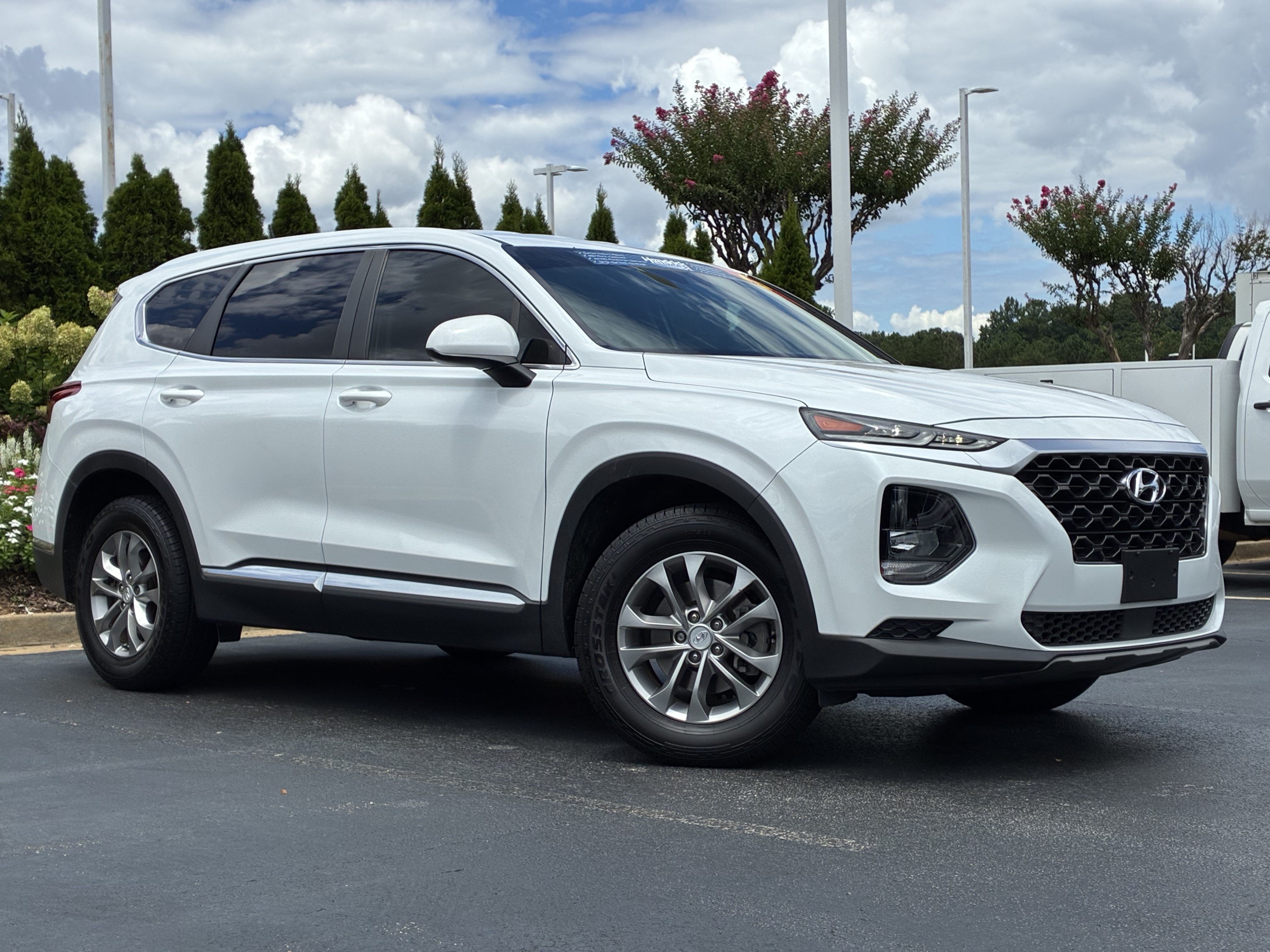 Used 2019 Hyundai Santa Fe SE FWD image 2