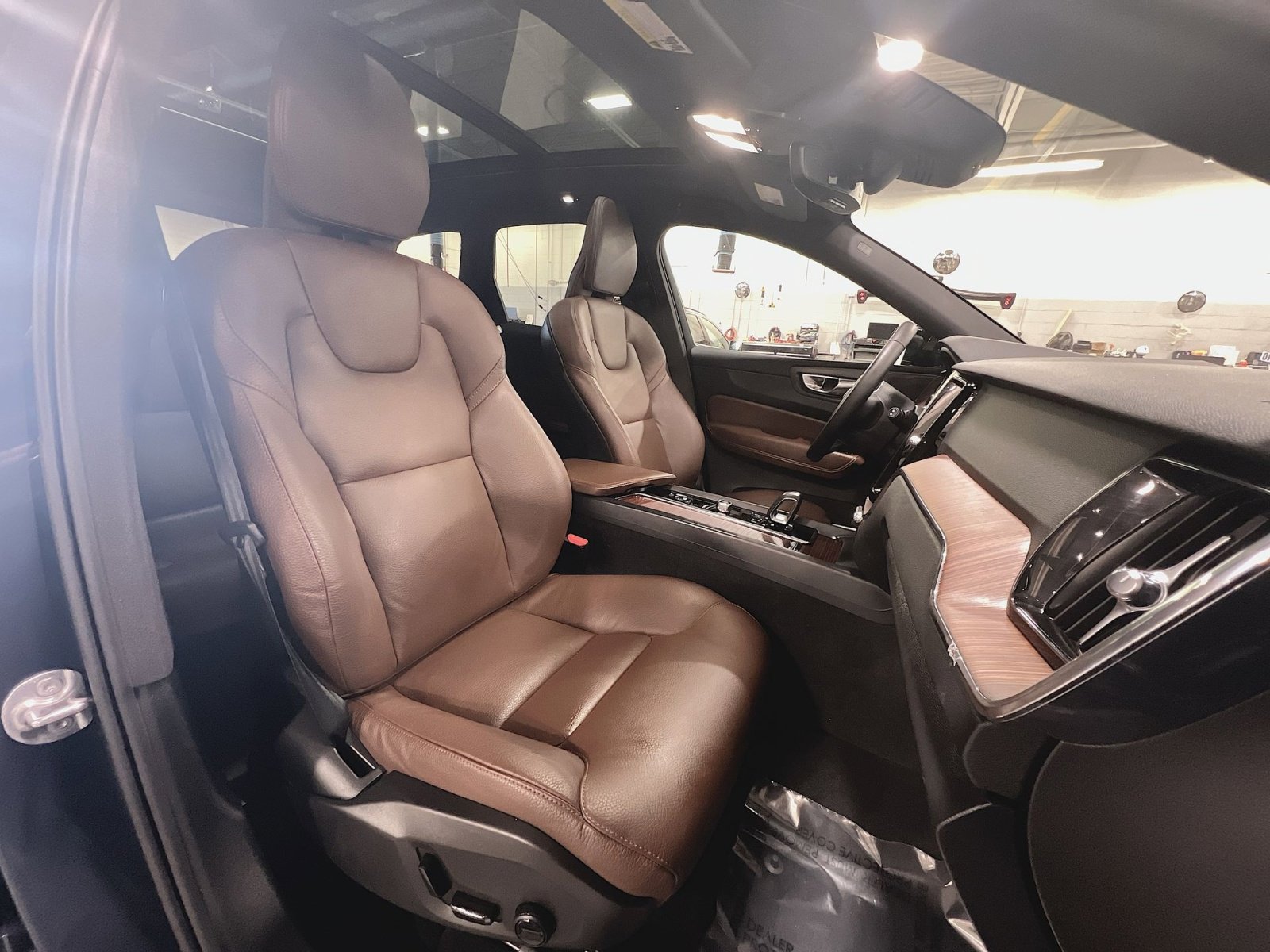 Certified 2023 Volvo XC60 B5 Plus w/ Climate Package image 27