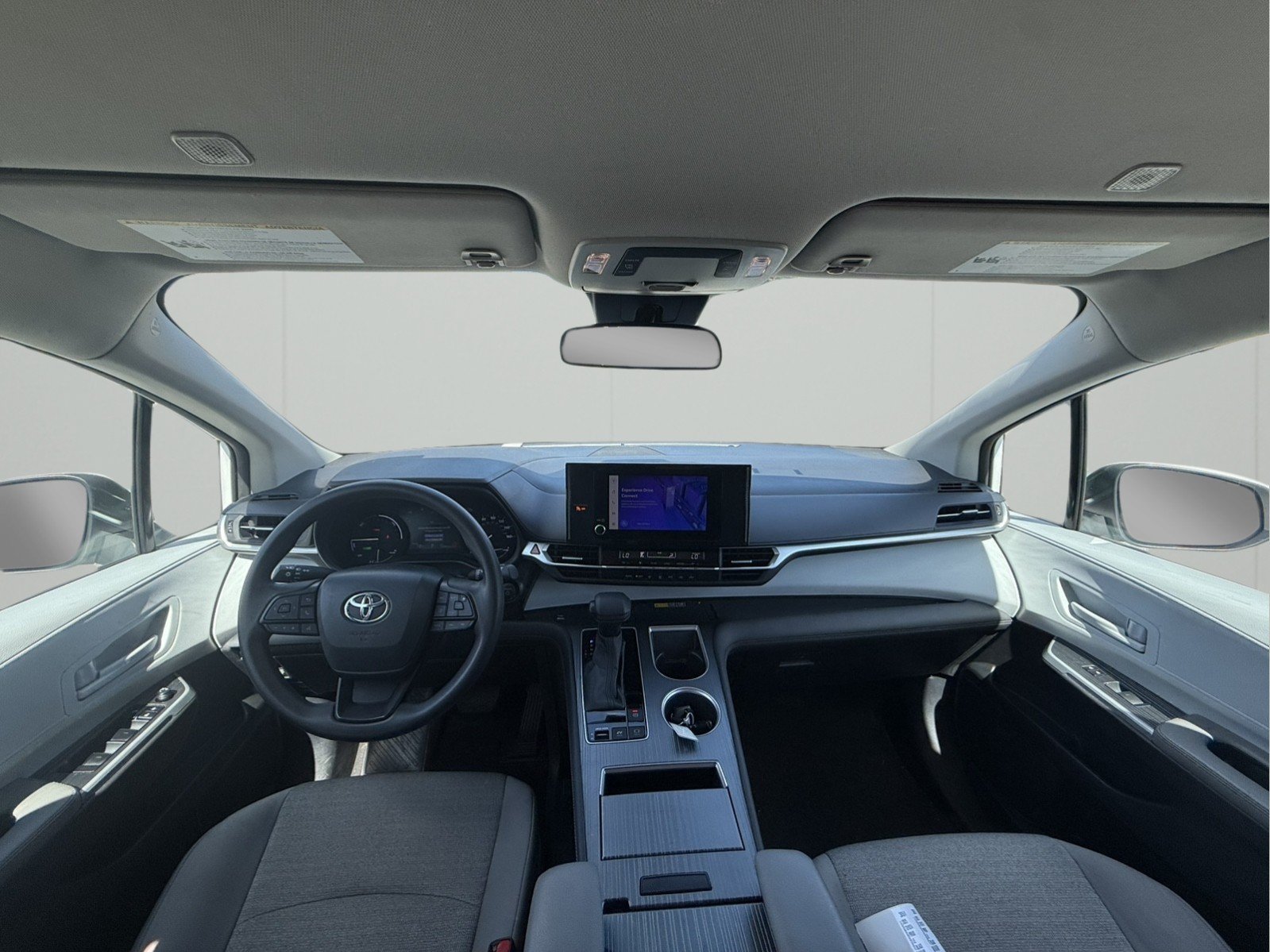 Used 2025 Toyota Sienna LE FWD image 25