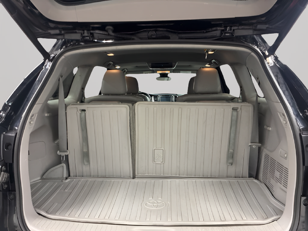 Used 2019 Toyota Highlander XLE AWD/4WD image 26