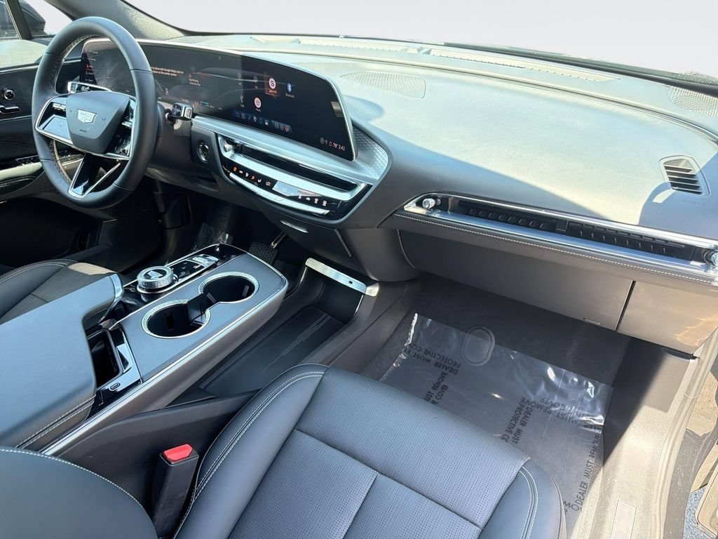 Certified 2024 Cadillac Lyriq Luxury RWD image 32