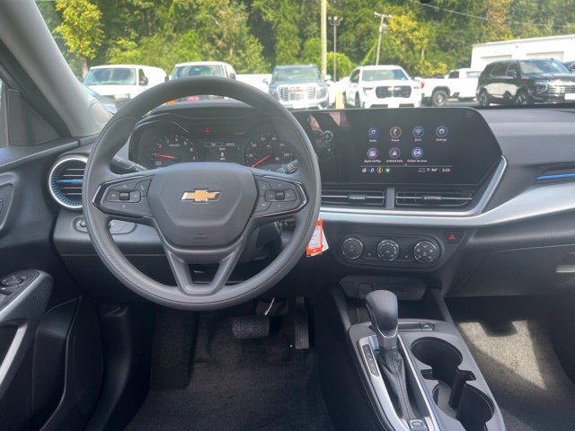 New 2026 Chevrolet Trax LS w/ LS Convenience Package FWD image 7