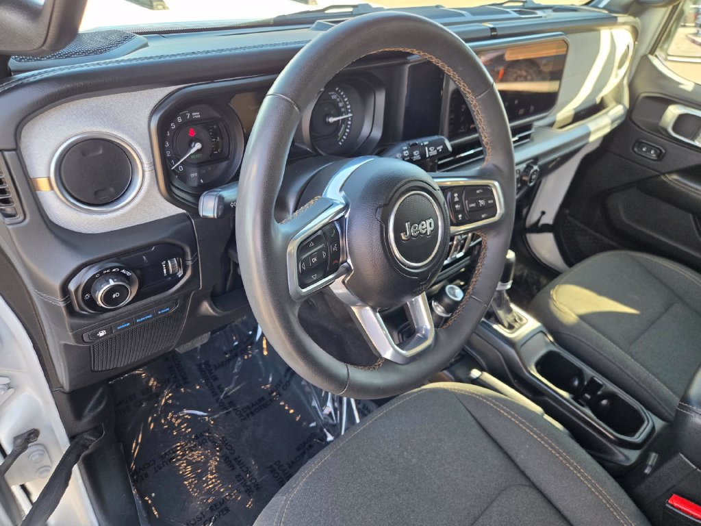 Used 2024 Jeep Wrangler Unlimited Sahara AWD/4WD image 18