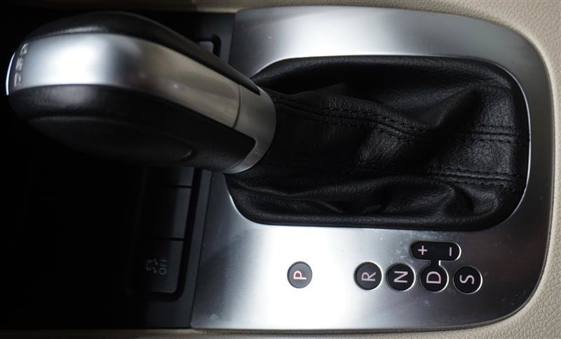 Used 2015 Volkswagen Eos Komfort FWD image 22