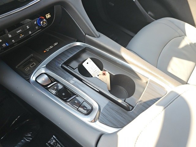Used 2024 Buick Enclave Premium image 18