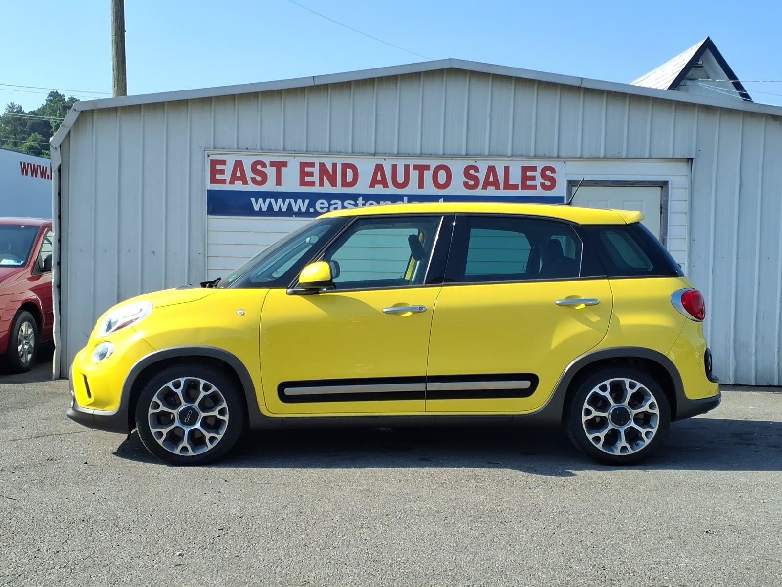 Used 2014 FIAT 500L Trekking w/ Popular Equipment Group FWD image 2