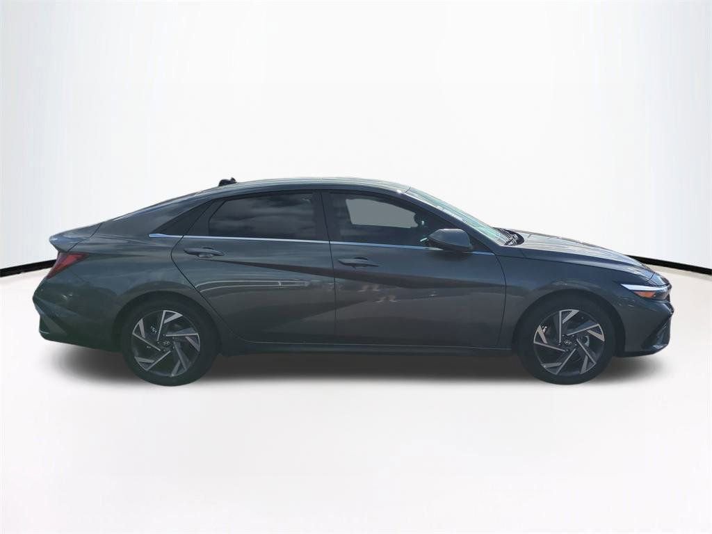 New 2026 Hyundai Elantra Limited image 4