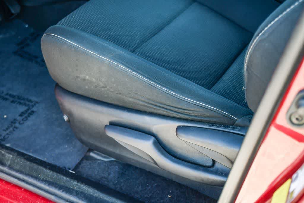 Used 2018 Toyota RAV4 XLE FWD image 25