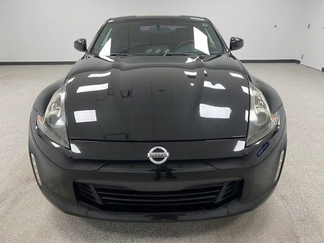 Used 2019 Nissan 370Z Coupe RWD image 3