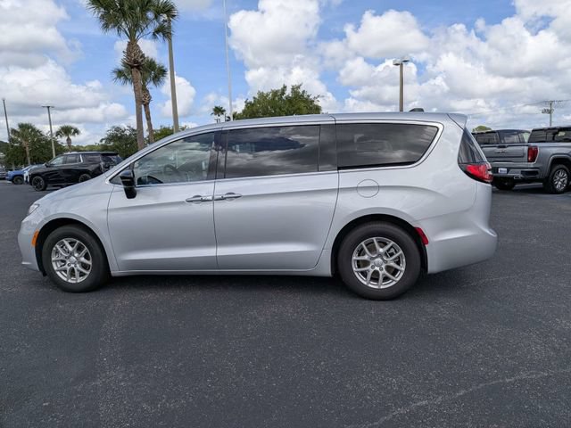 Used 2026 Chrysler Pacifica Select FWD image 6