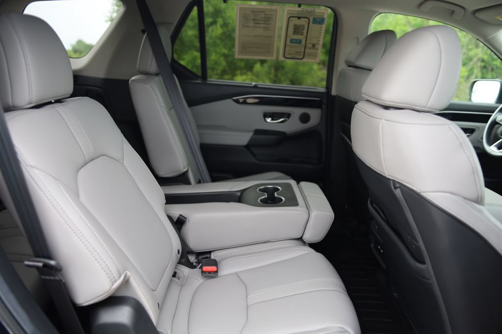 Used 2025 Honda Pilot EX-L image 36