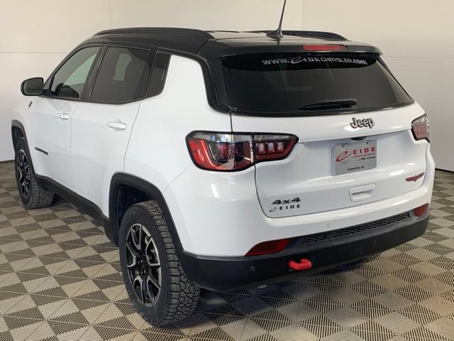 Used 2024 Jeep Compass Trailhawk w/ Trailhawk Convenience Group AWD/4WD image 12